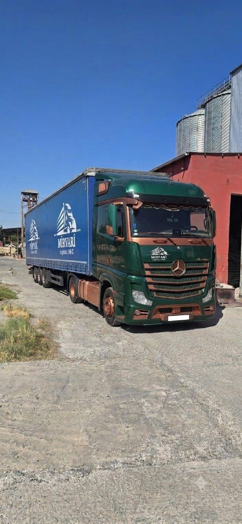 Mirvari Logistics yaşıl dartıcı və treyler
