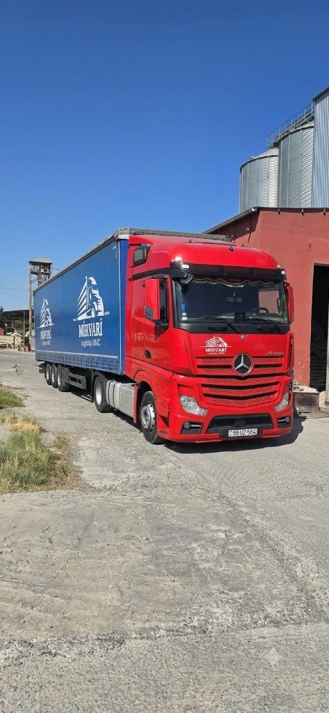 Mirvari Logistics qırmızı Actros və treyler