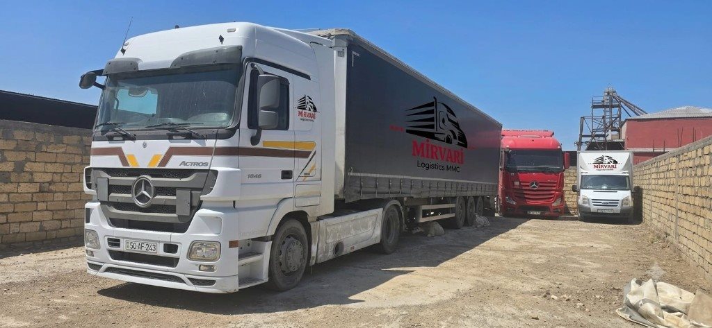 Mirvari Logistics ağ və qırmızı yük maşınları